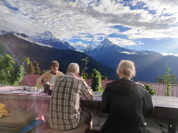 Breakfast at tadapani